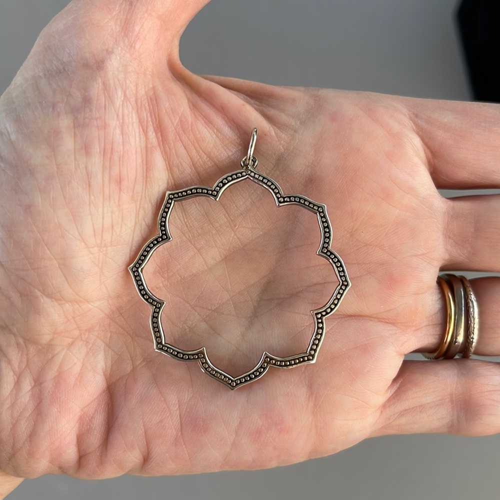 🌼 Sterling silver flower pendant 🌼